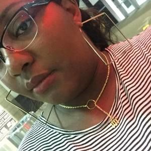 Meet your Posher, Kinikia